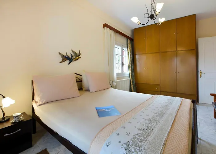 Il Giardino アパート Alepou